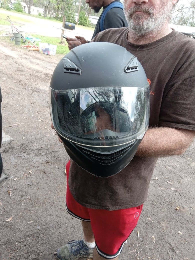 Adult.
Size medium helmet