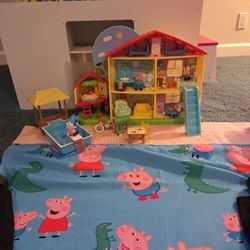 PEPPA PIG TALKING HOUSE AND FURNITURE SEE DESCRIPTION 