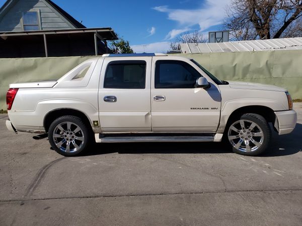 2002 Cadillac Escalade Ext Willing To Trade For A Suv For