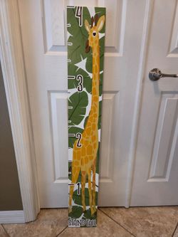 Like New Giraffe Growth Tracker Wooden Wall Decor