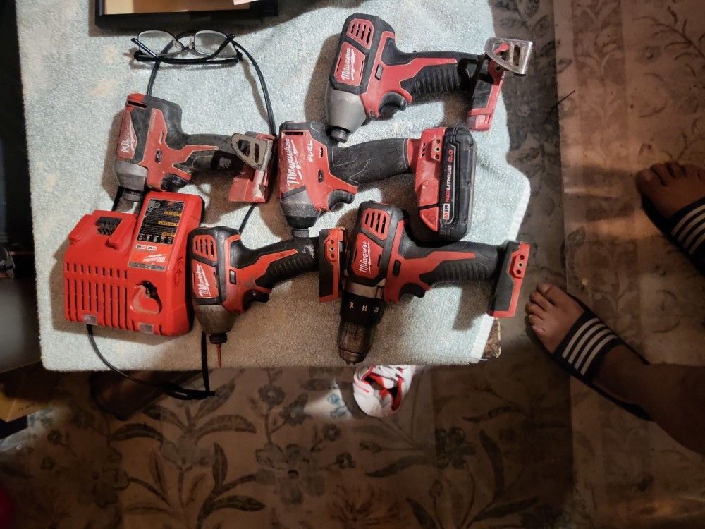 4 Older Milwaukee Drill S With 1Battery And Charger 