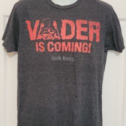 Vintage STAR WARS MEN'S T-Shirt " Vader Is Coming Look Busy"

Size Medium 