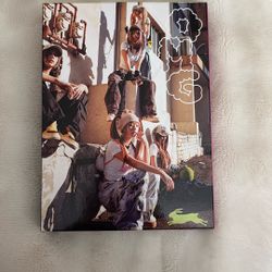 NEW JEANS 1st SINGLE ALBUM ‘OMG’