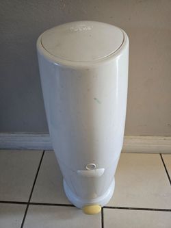 Diaper trash can