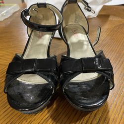 Candie’s Girl -size 2 Shiny Black Dress Sandals 