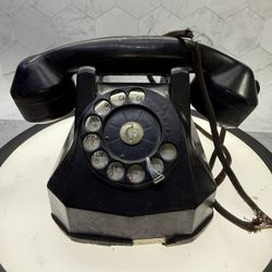 (1) Antique/vintage Automatic Electric model 40 (AE40) "Monophone," a black Bakelite rotary dial desk phone produced between 1939 and the early 1950s.