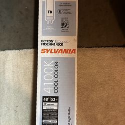 7 Fluorescent Light Bulbs