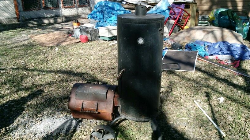 RiverGrille Rustler 40 in. Vertical Smoker and Grill great bbq smoker $360 asking $200 OBO