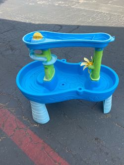 Kids Two-Tier Water Play Table