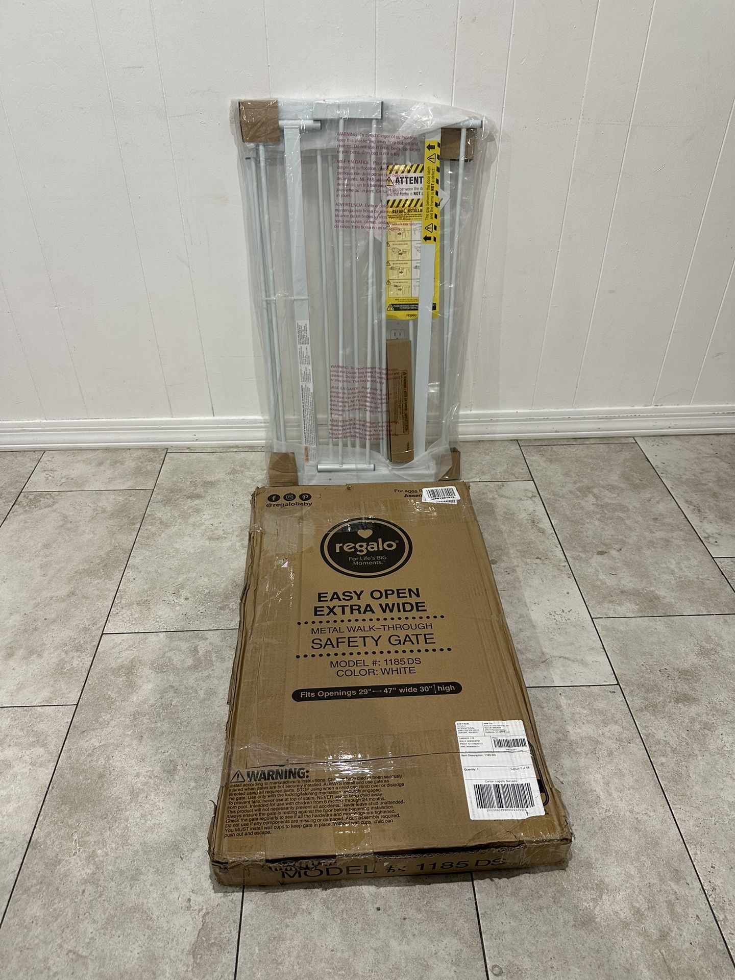 Extra Wide Pet Gate / Baby Gate - Fits Openings 29” - 47”