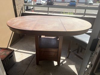 Dinner table (sun damage) with 4 chairs