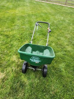 Turfbuilder Fertilizer Spreader