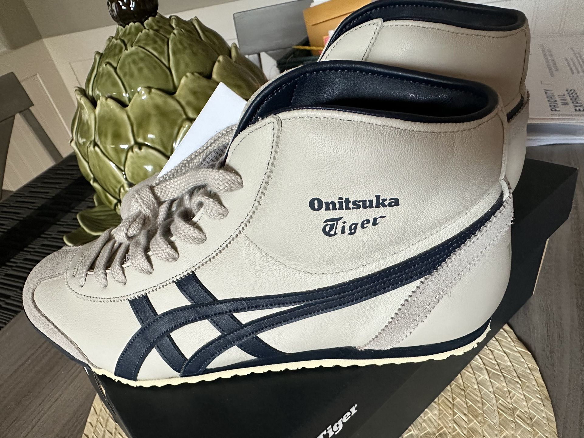 Onitsuka Tiger Woman’s Size 8 Shoes From Japan