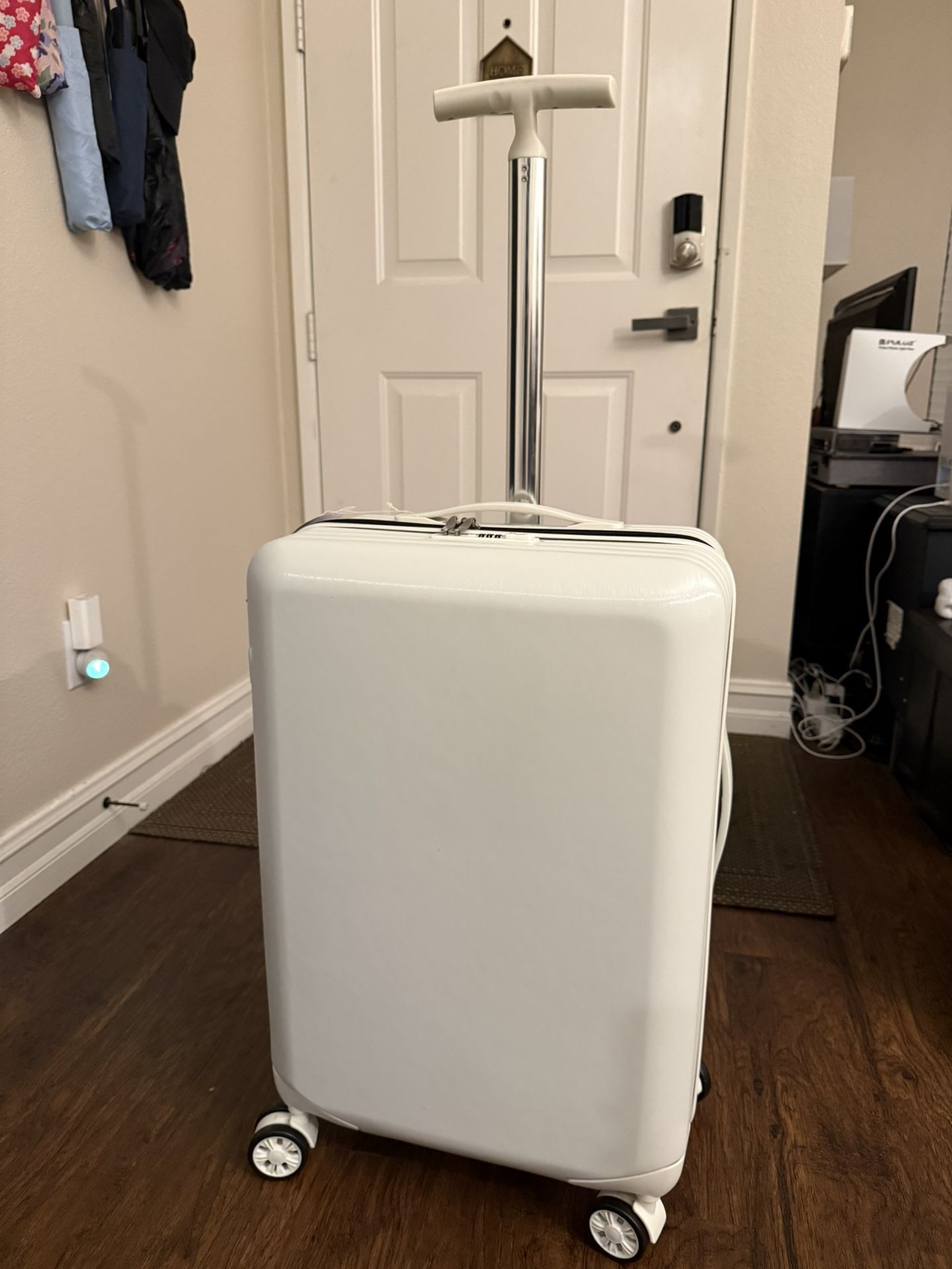 Brand New 24“ Hardshell Luggage  W/TSA Lock ,Double zippers , Spinner Wheels -White $35 Firm