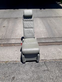 2006 to 2010 second row middle leather sit