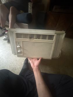 GE window air conditioner, model FSA01202G