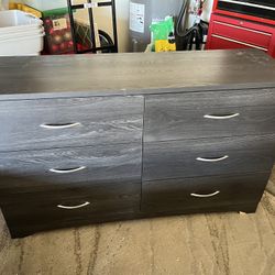 Dresser With 2 Night Stands