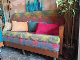 Retro style lounge couch