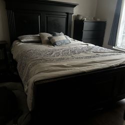 Queen Size Bed 