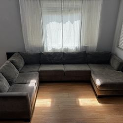 Sectional  Couch With Chaise