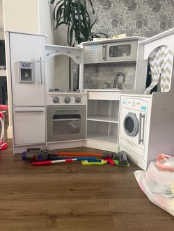 Kids corner play kitchen (great condition)