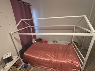 Twin sized house bed