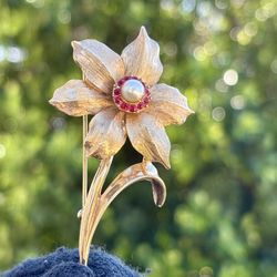 Vintage Signed Boucher Narcissus 8367P Gold Red Rhinestone Pearl Flower Brooch