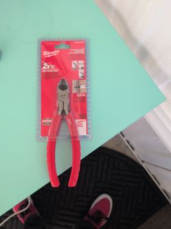 The Milwaukee 7 in. Comfort Grip Diagonal Cutting Pliers