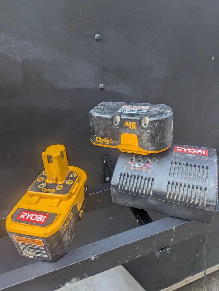 2 18V RYOBI Batteries With Charger
