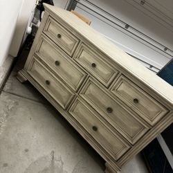 Dresser With Mirror