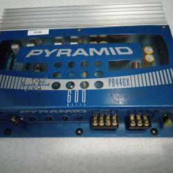 Pyramid PB446X Super Blue 600 Watts Amplifier 