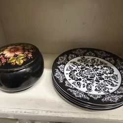 Cute Set of 4 Lovely Salad Plates 