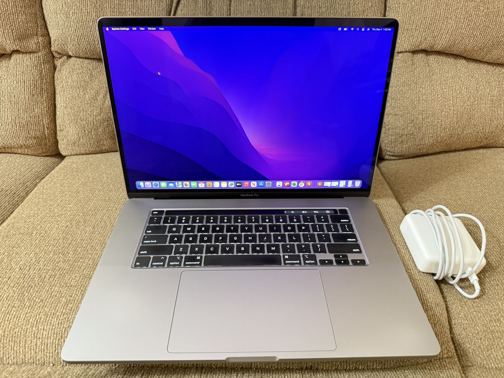 2019/2021 MacBook Pro 16”, i7 2.6ghz 6 Cores, 16gb ram,512gb.4GB graphic