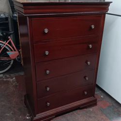New Classic Home Furnishing 5-drawer Dresser W/ Lift Top Mirror