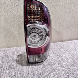 2009 To 2015 TOYOTA TACOMA TAIL LIGHT RH