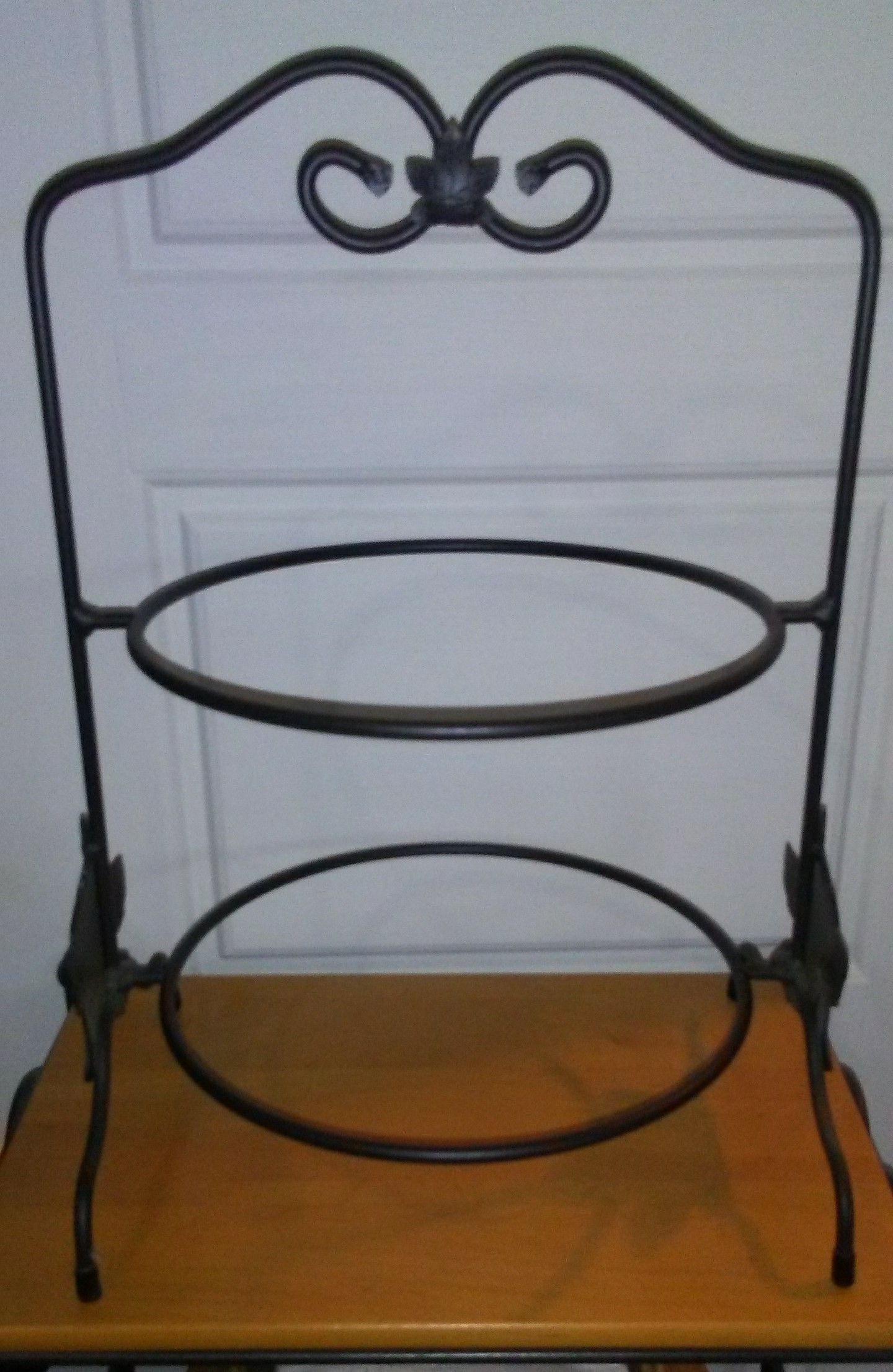 Longaberger Wrought Iron 2 Pie Stand