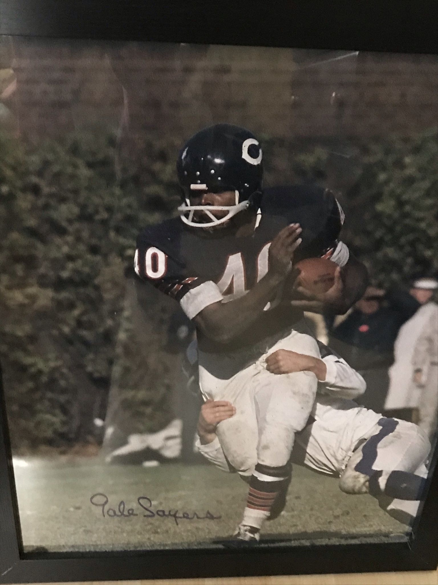 🏈 GALE SAYERS * (16”x20”) AUTOGRAPHED & FRAMED PHOTOGRAPH (w/COA) 🏈