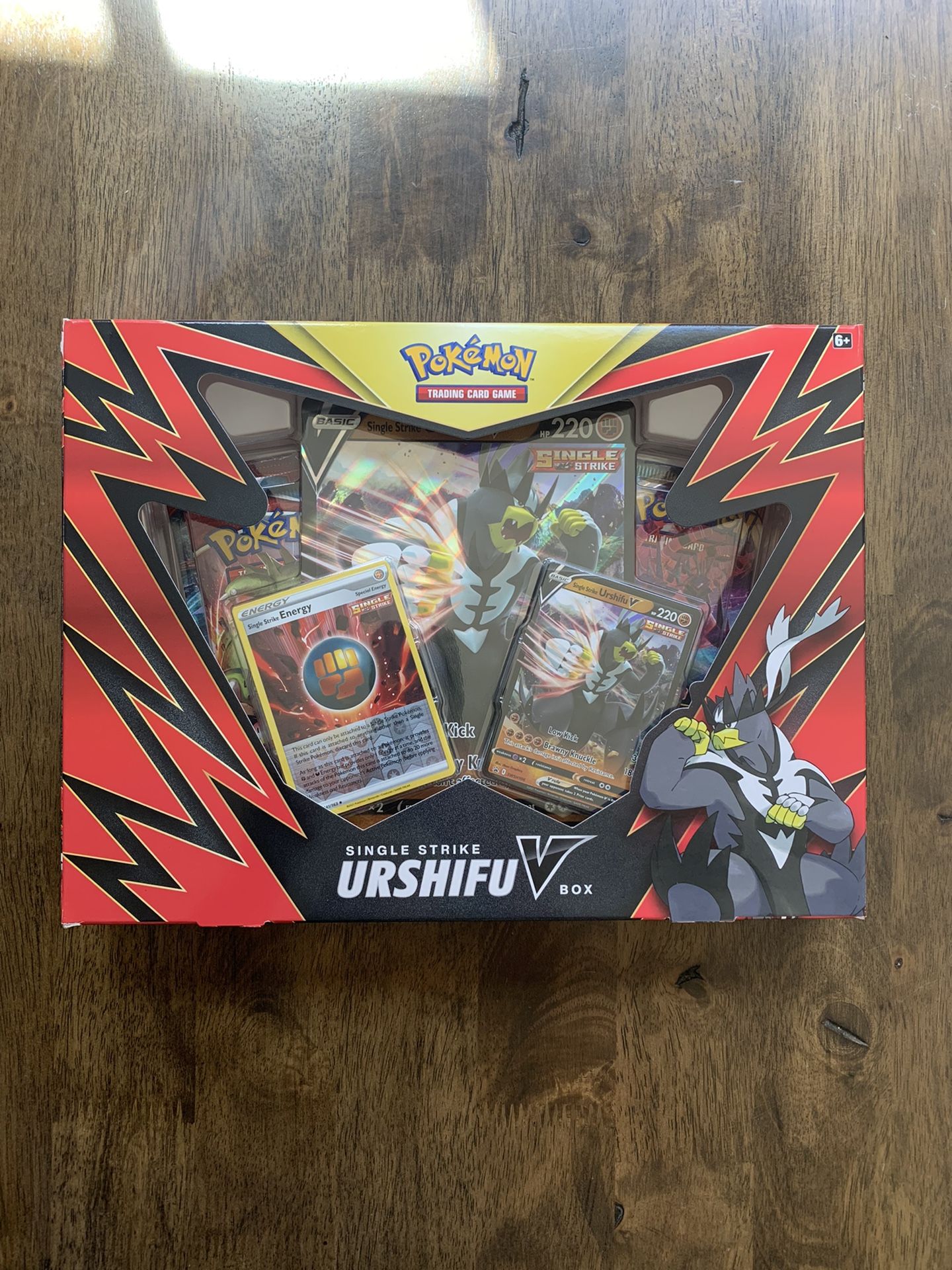 Pokemon TCG Urshifu Single Strike V box