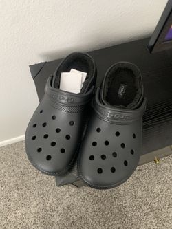 Woman’s Crocs Size 9 (blk)