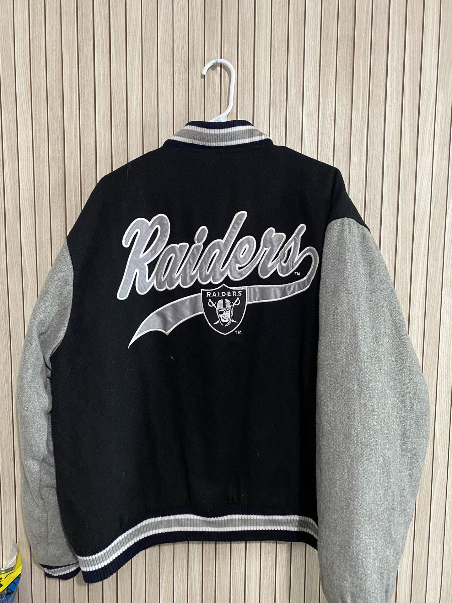 Raiders Team NFL Varsity Jacket Vintage Retro Football Size Large Men’s Logo Athletic