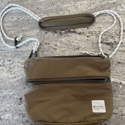 Lululemon Patch Logo Crossbody Bag 2.5L Bold Beige