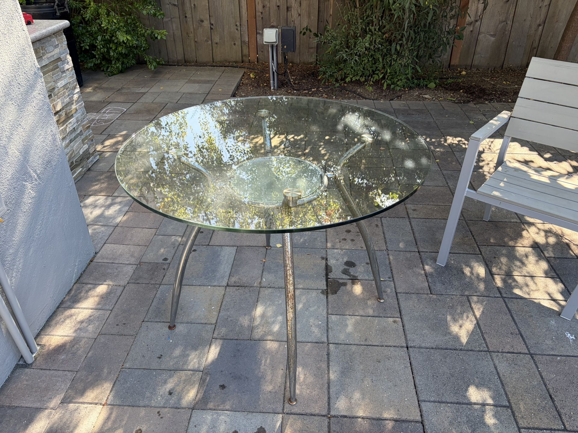 Round Tempered Glass Top Table