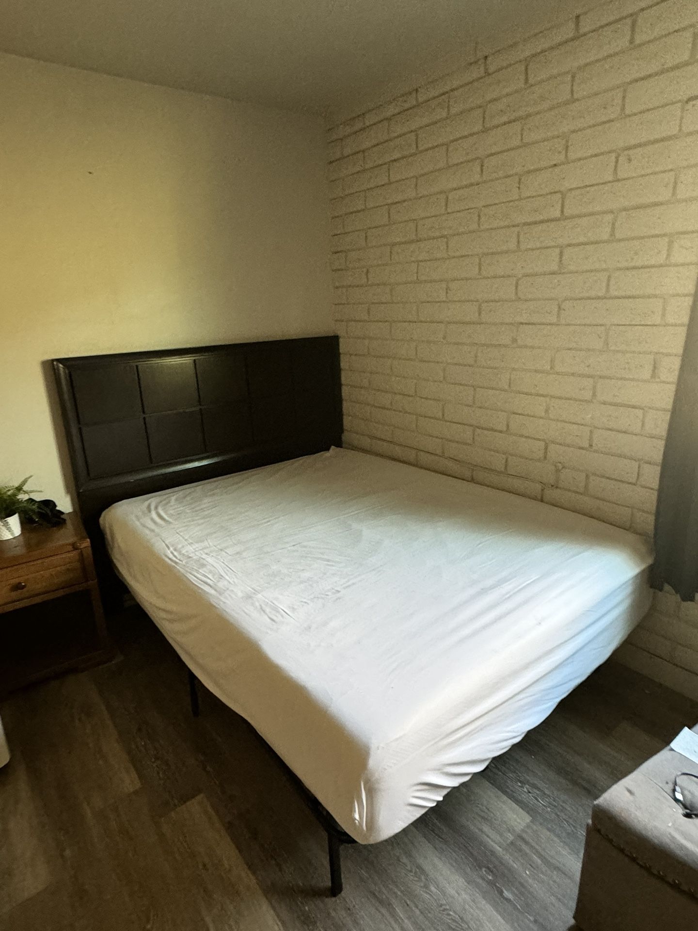 Queen MATTRESS W/ METAL FRAME