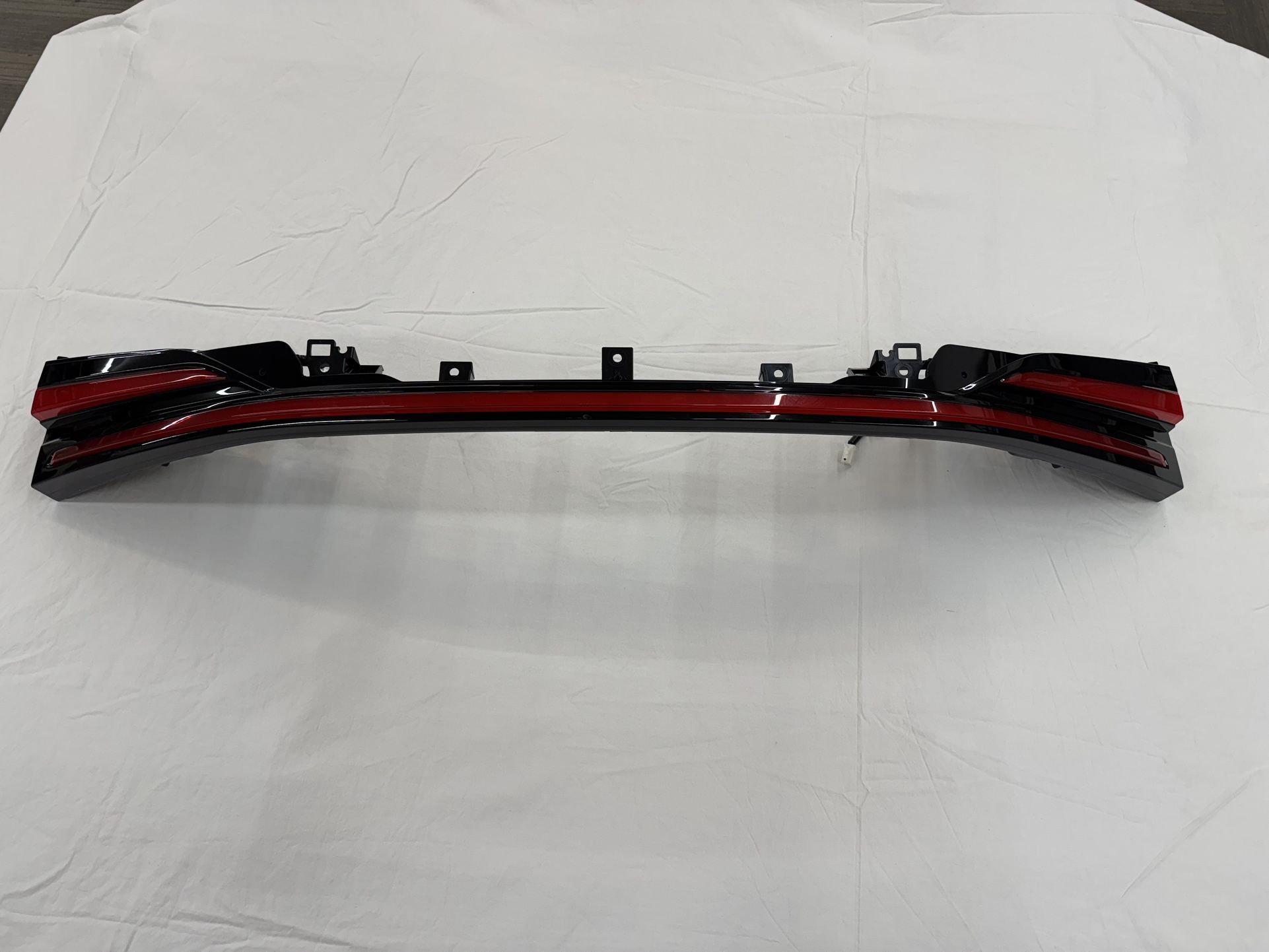 Lexus NX250/ NX350/NX350H/NX450H+ CENTER TAILLIGHT LED OEM