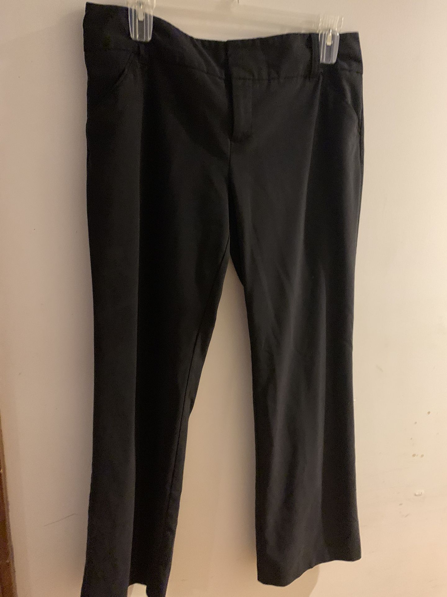 C-89) Daisy Fuentes Dress Slacks. Black. Size 16. $10