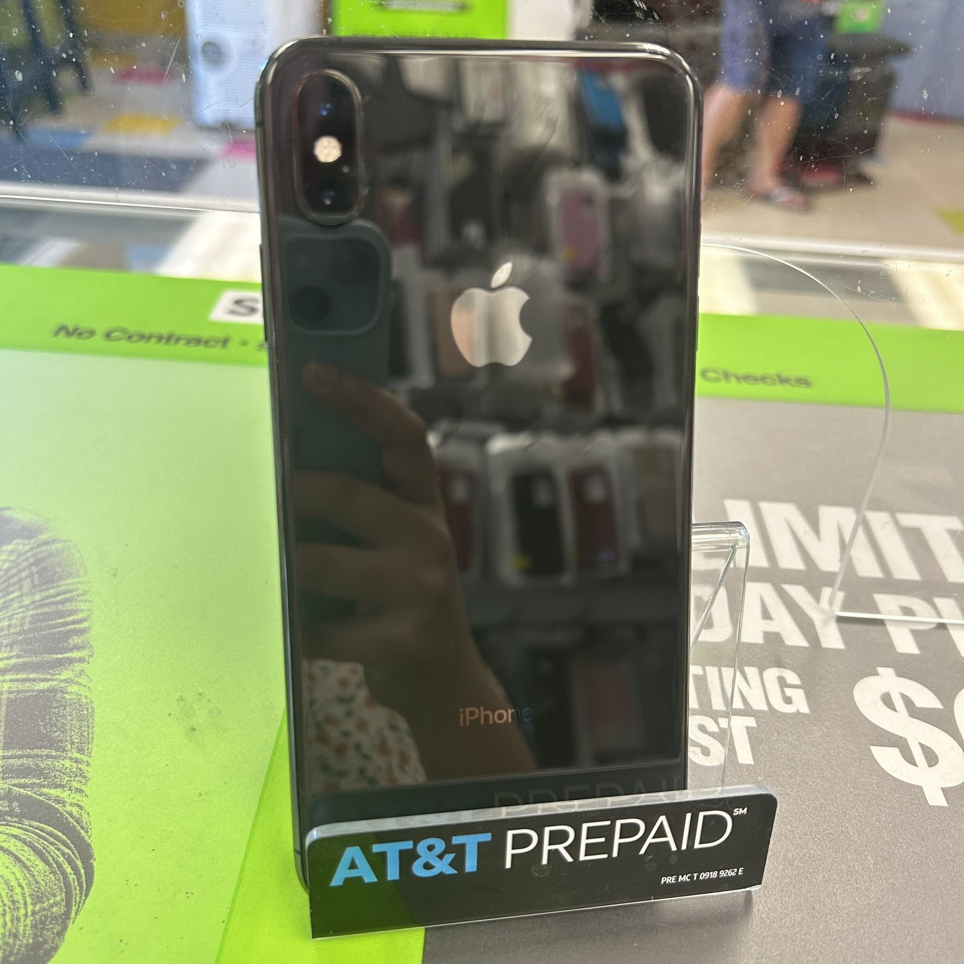 iphone XS Max (64gb) unlocked with store warranty