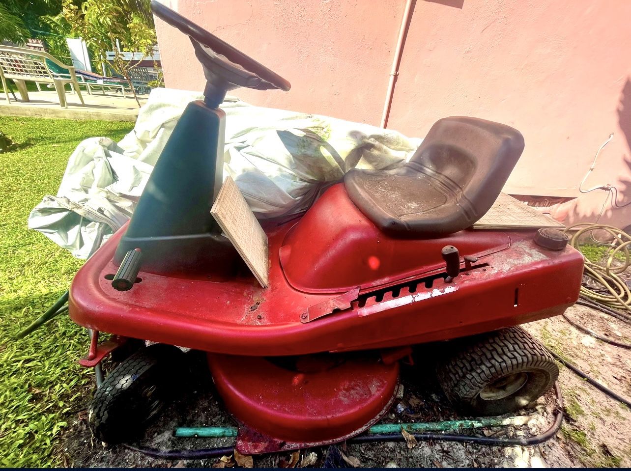 Craftsman Lawn Tractor Riding Mower - Needs Repair 