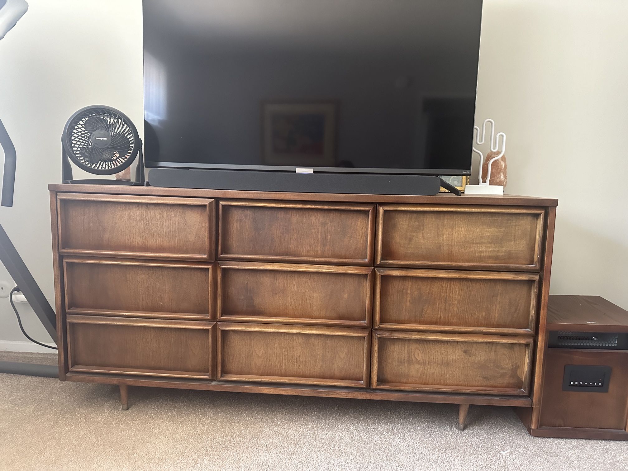 Beautiful mid-century dresser, great condition