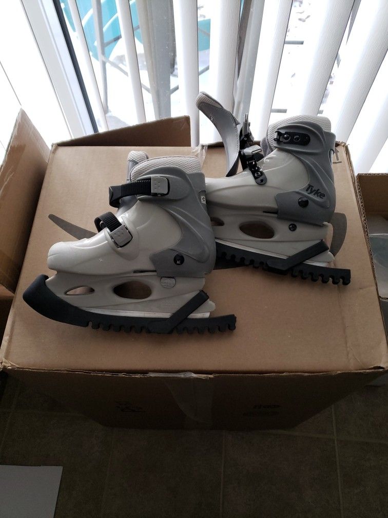 CCM TYKE Ice Skates Adjustable Size GREAT condition!