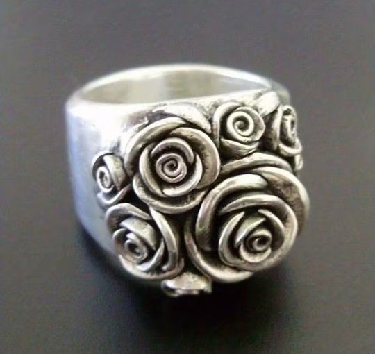 Pretty Vintage Style Antique Silver Tone Rose Ring